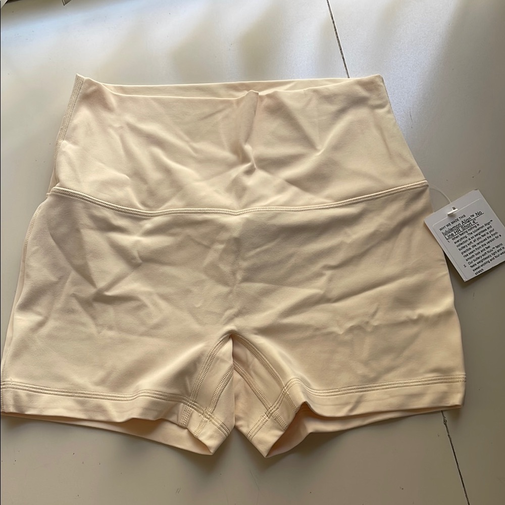 Lululemon Buttercream Align Shorts 4” Size 8 - Picture 2 of 7
